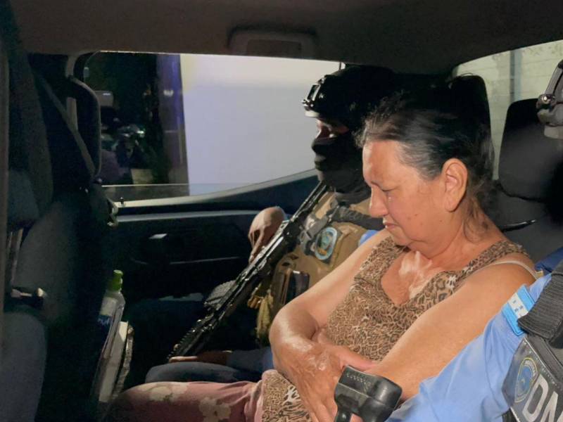 Las autoridades encontraron, en la vivienda de la adulta mayor, varias armas que pertenecerían a la Mara Salvatrucha.