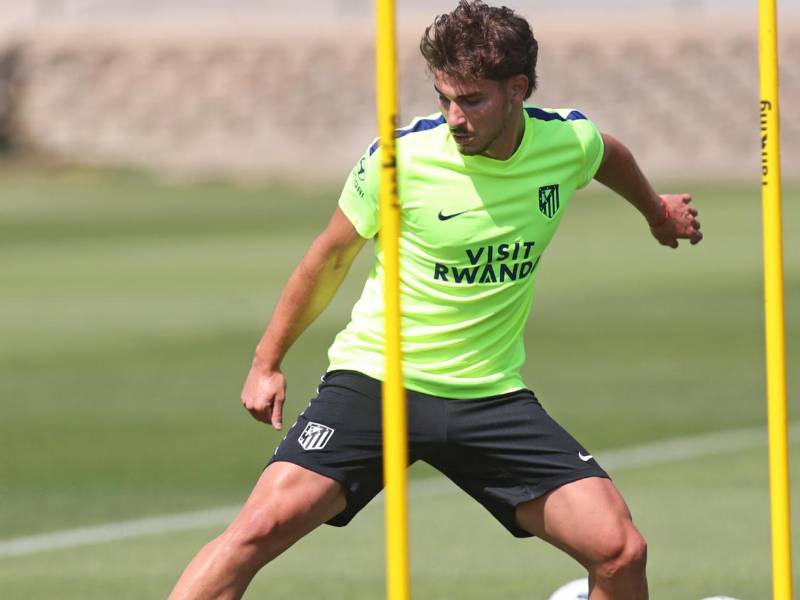 Julián Álvarez solo estuvo con el preparador físico del equipo.