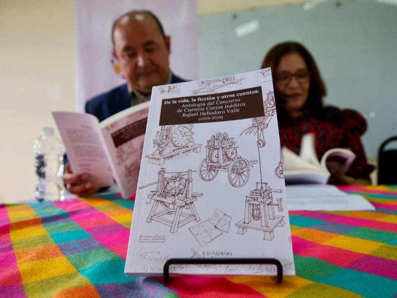 Esta es la portada del libro, editado y publicado por Editorial Efímera.