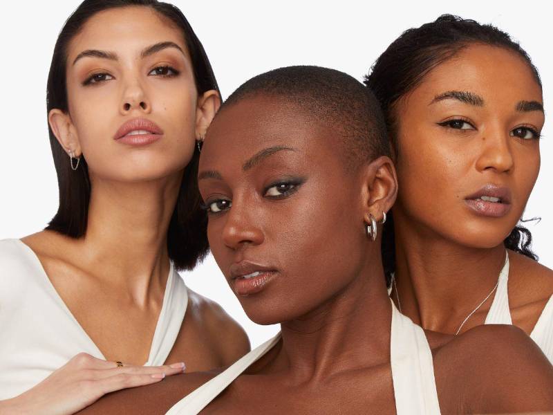 Adiós al efecto máscara: La nueva belleza líquida que usa Selena Gómez y Rihanna