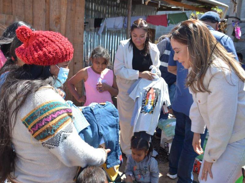Un incendio consumió dos casas en Santa Clara y dejó a familias damnificadas. La respuesta municipal incluyó ayuda inmediata y respaldo institucional.