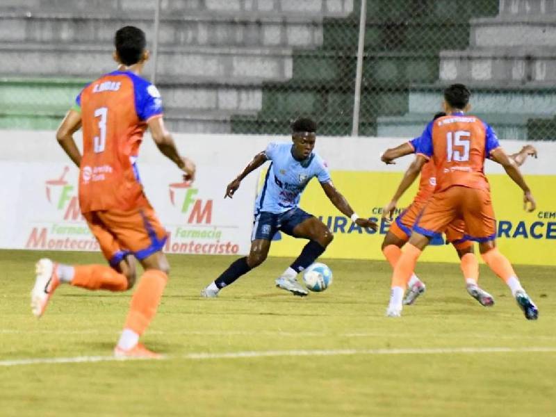 Imágenes del desarrollo del partido.