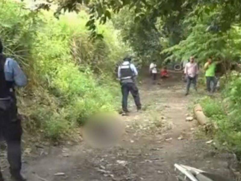 Autoridades se encuentran en la escena para investigar el crimen.