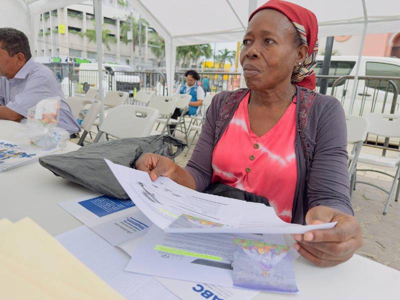 IP orienta a pobladores sobre regularización y registro legal de propiedades en SPS