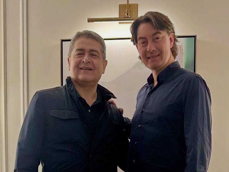 Luego de recuperar su libertad, el expresidente Juan Orlando Hernández utilizó su cuenta de Facebook para enviar un emotivo mensaje de agradecimiento a su abogado Renato Stabile.