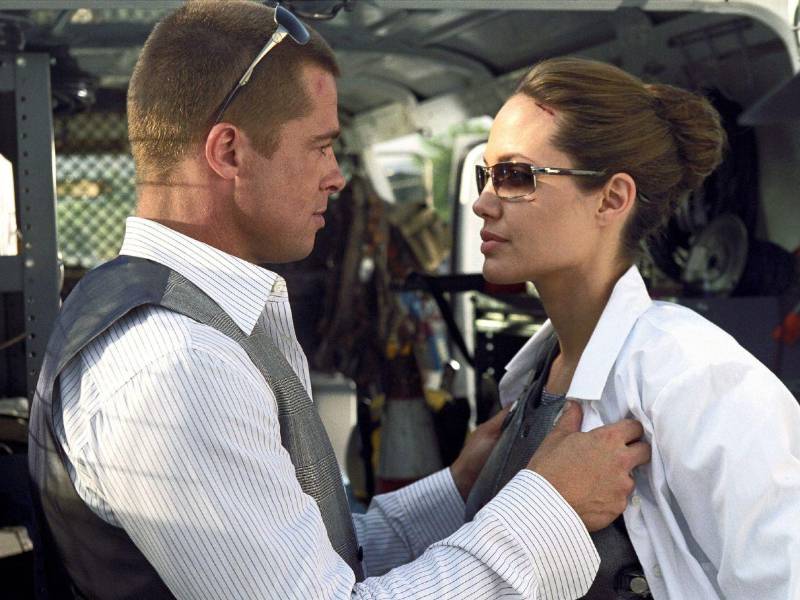 Brad Pitt y Angelina Jolie se enamoraron durante el rodaje de la película Mr. &amp; Mrs. Smith, en la que los actores interpretan a un matrimonio de asesinos.