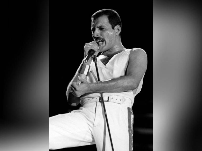 'Bohemian Rhapsody' era algo que llevaba mucho tiempo queriendo hacer y eran tres canciones distintas que acabó juntando, dijo Mercury en su libro.