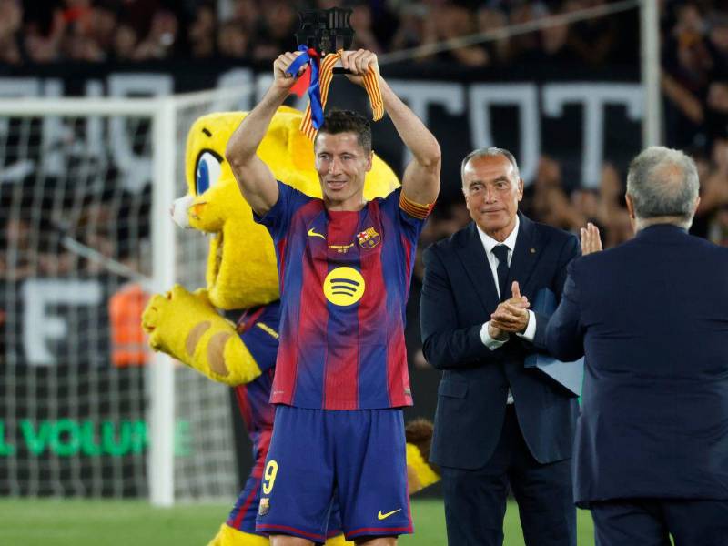 Lewandowski durante su despedida en el Camp Nou.