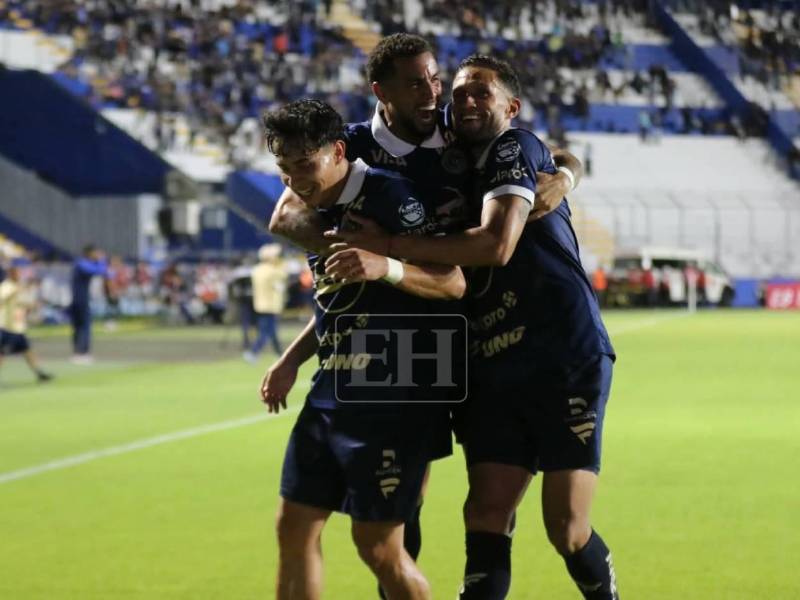 Imágenes del desarrollo del partido.