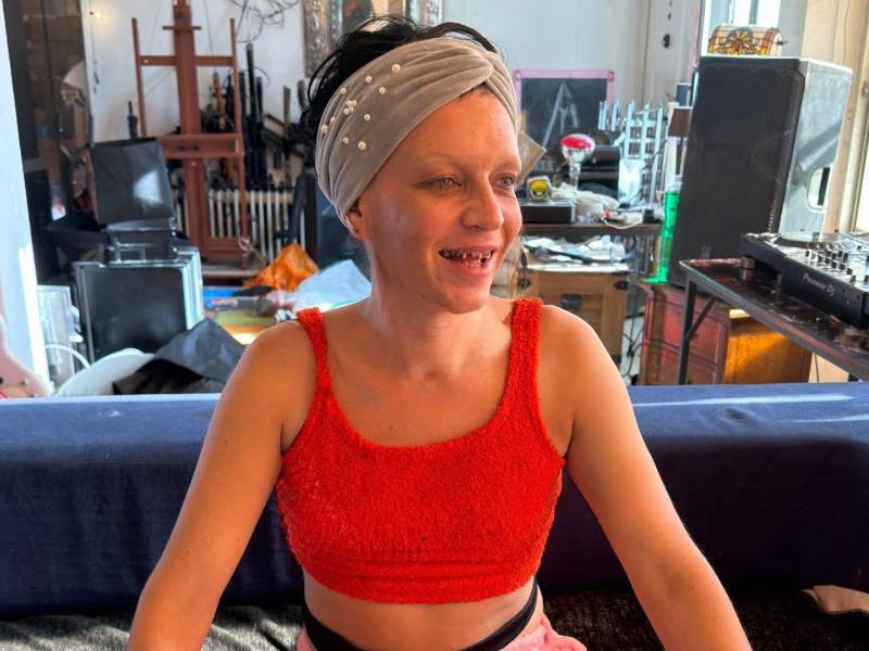 Medios españoles reportaron este jueves la hospitalización de Sheila Devil en la capital española. Según informó el programa Y ahora sonsoles, la joven trans fue trasladada al centro médico tras presentar episodios severos de ansiedad que requirieron atención inmediata.