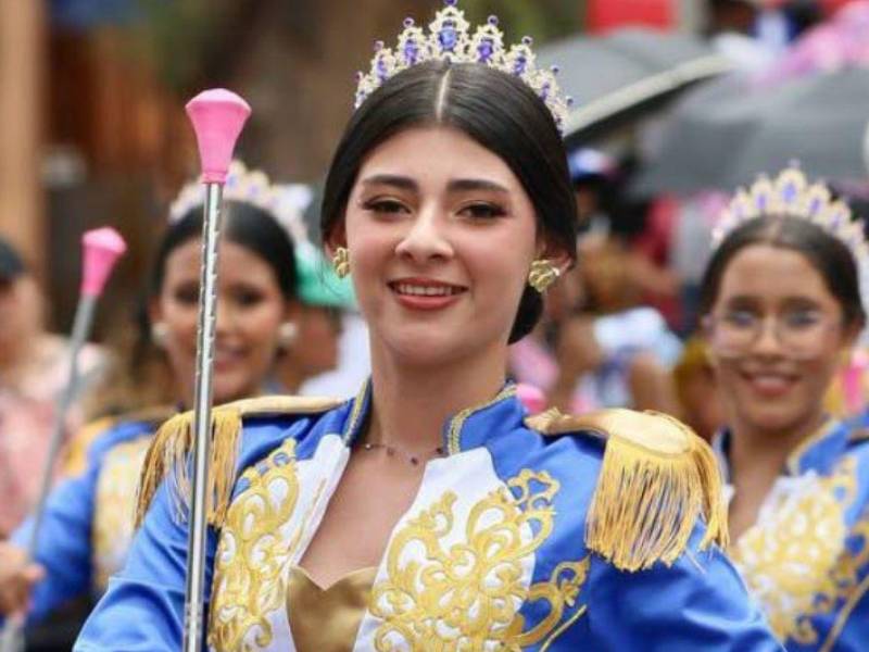 Las palillonas del Yave Nissi pusieron toda la energía y elegancia durante su participación en los desfiles patrios por los 205 años de independencia de Honduras.