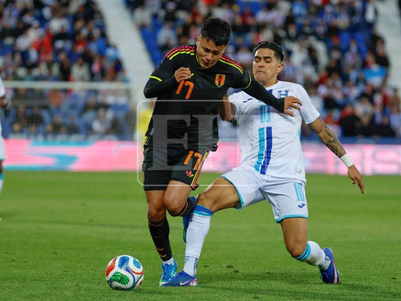 Luis Palma aprovechó el pase de Kervin Arriaga para luego definir como los grandes.