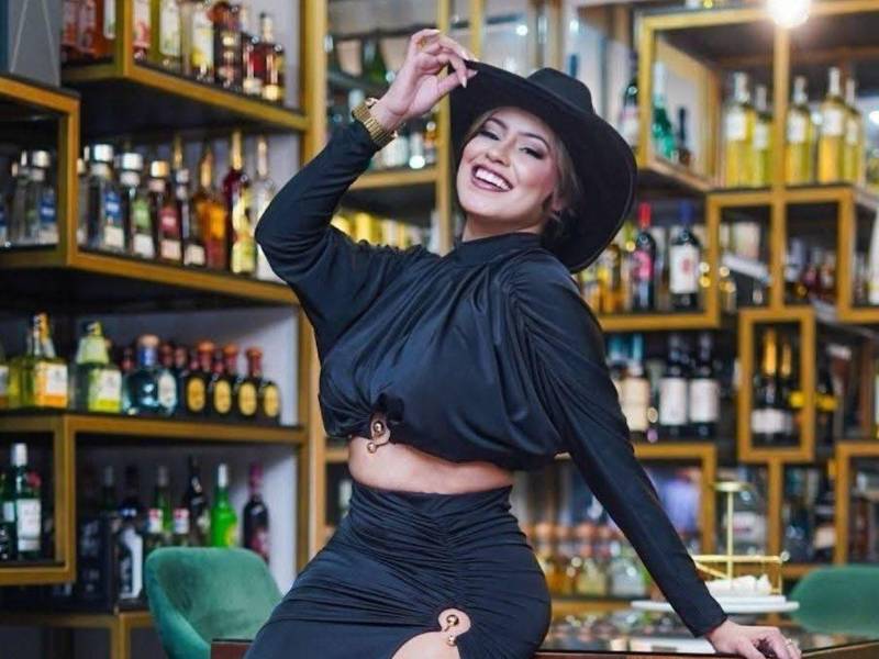 La expresentadora y ahora cantante Alejandra Rubio desató polémica este viernes -7 de noviembre- al dar a conocer que su expareja, Javian Thompson le estaría pidiendo manutención en medio de su proceso de divorcio que sigue sin consumarse. ¿Qué dijo al respecto? Aquí los detalles.