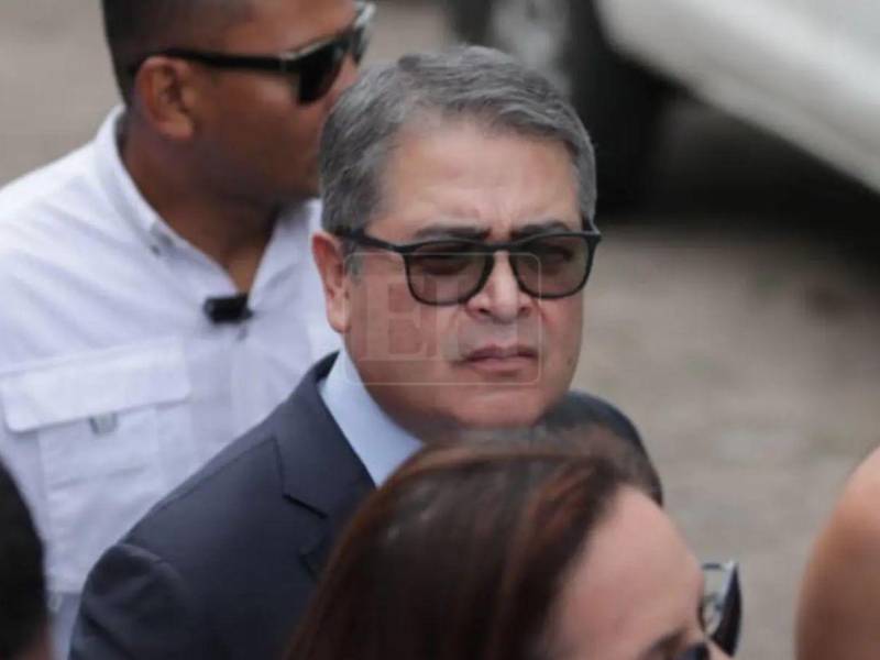 El expresidente encara el proceso en libertad y con prohibición de salir del país, según fijó el Juzgado Penal.