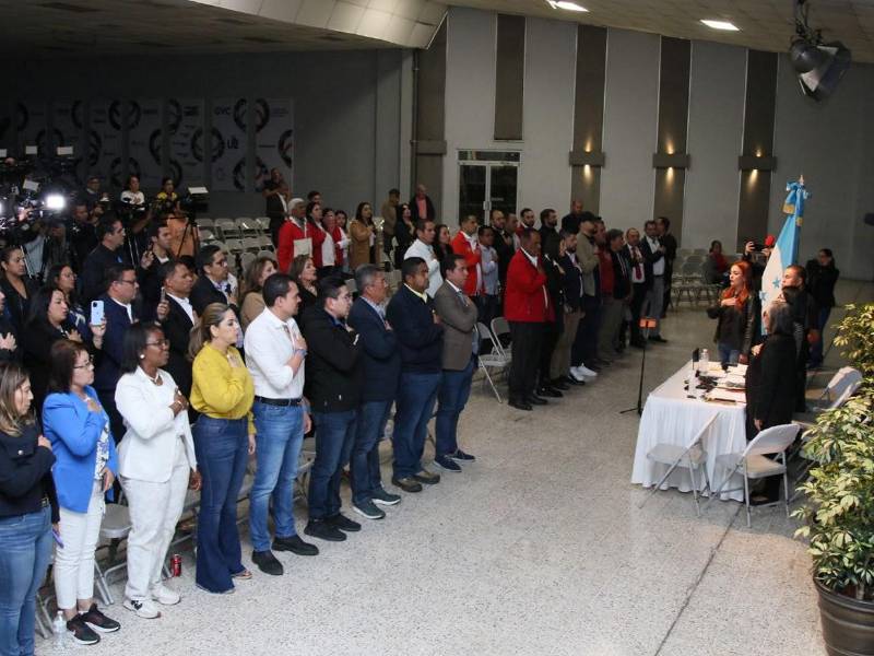Los diputados de oposición se reunieron esta tarde noche en las instalaciones de Vida Abundante.
