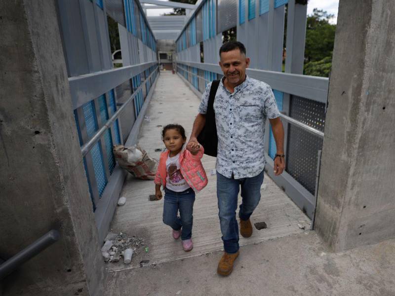El nuevo puente frente a Teletón permitirá un cruce seguro e inclusivo en el bulevar Fuerzas Armadas, beneficiando a miles de ciudadanos que transitan a diario.