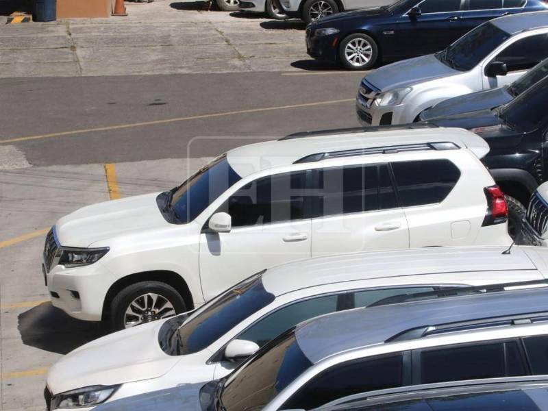 Momento en que el fiscal general suspendido llegó al hemiciclo para acudir a su primera comparecencia.