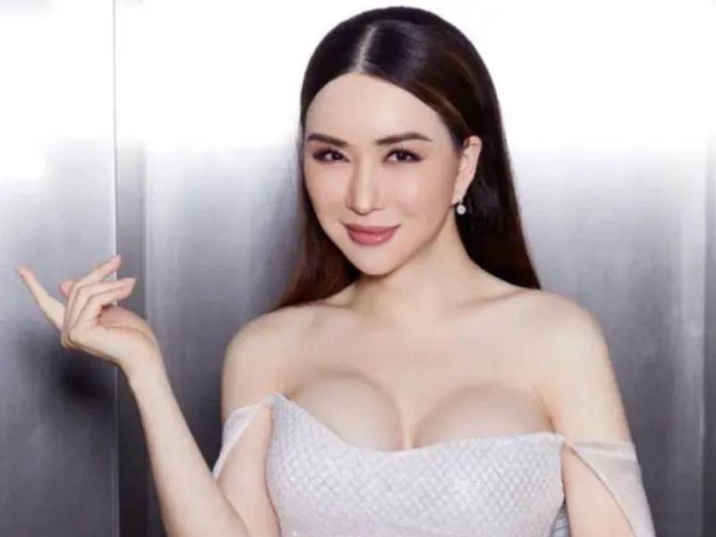 Jakrajutatip es la principal accionista de JKN, que adquirió Miss Universo en octubre de 2022.