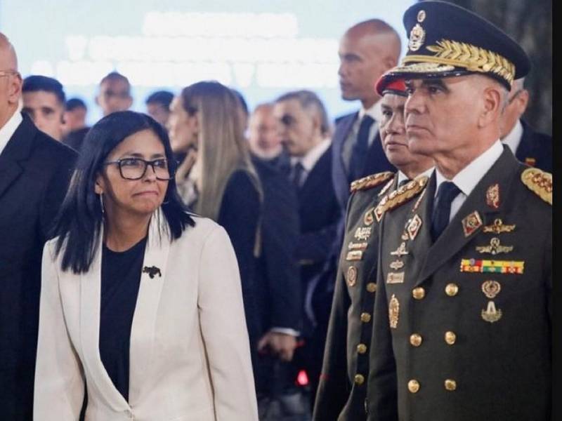 Vladimir Padrino López, el militar venezolano más leal a Nicolás Maduro al ejercer por más de una década como ministro de la Defensa, ha sido destituido este miércoles -18 de marzo- por la presidenta encargada de Venezuela, Delcy Rodríguez. Aquí los detalles.