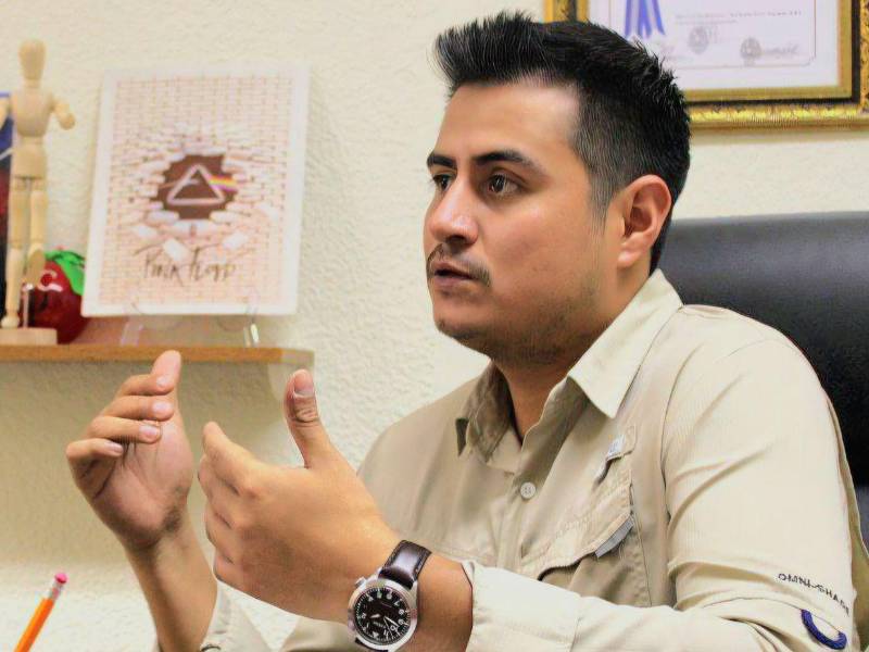 Emerzón Castillo, psicólogo clínico del Hospital y Clínicas Viera, tercer piso, clínica 312-B. Contacto: 3353-8914.