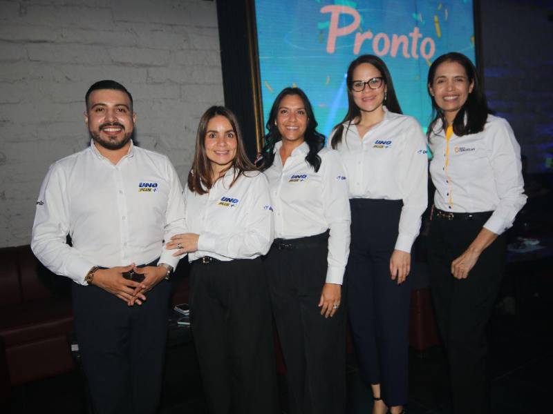 Durante el evento de lanzamiento ejecutivos y colaboradores de Gasolineras UNO se mostraron entusiastas por esta nueva campaña.