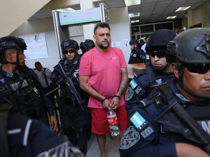 Ricky Wendell Juárez Haylock, solicitado en extradición por la Corte del Distrito Sur de Florida, deberá aguardar en la cárcel de Támara hasta su siguiente audiencia antes de ser extraditado.