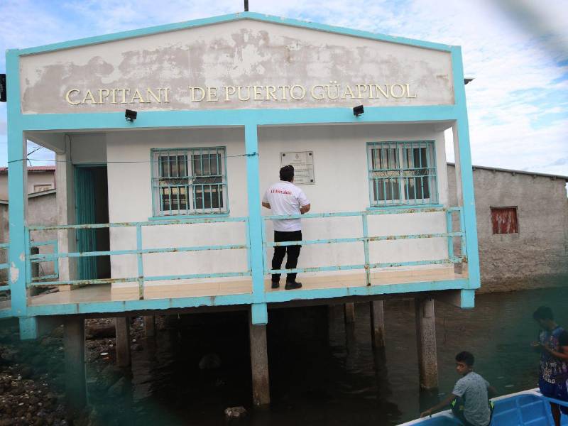 En Guapinol, Choluteca, al capitán le prometieron una cama desde abril, pero a finales de julio no había llegado, mientras que las instalaciones —remodeladas en 2023— ya lucen deterioradas.