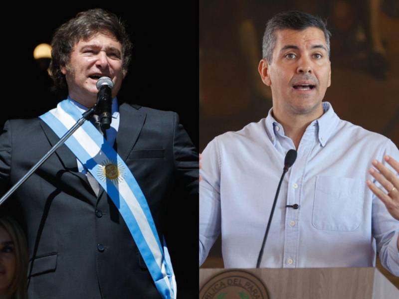 A la izquierda, Javier Milei, presidente de Argentina. A la derecha, el presidente de Paraguay, Santiago Peña.