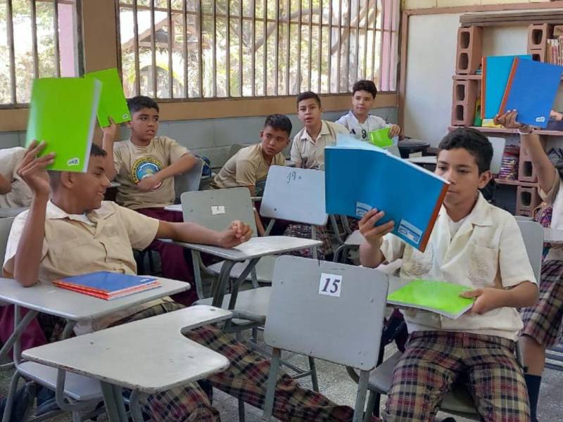 Entre sonrisas y gratitud, alumnos del centro Norberto Guillén recibieron útiles escolares que serán esenciales en su proceso de aprendizaje diario