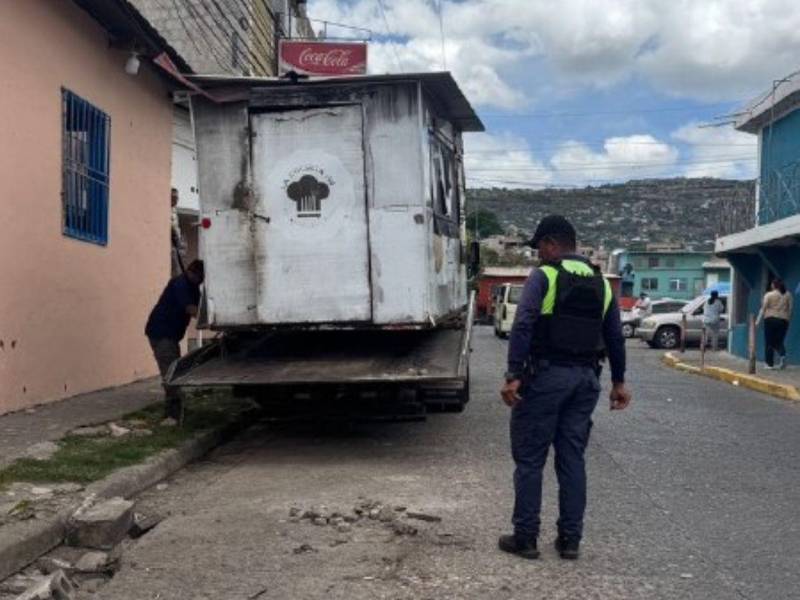 La Operación Fuera Chatarra continúa en distintos sectores de Tegucigalpa y Comayagüela con la identificación, notificación y retiro de vehículos abandonados que permanecen en espacios públicos.