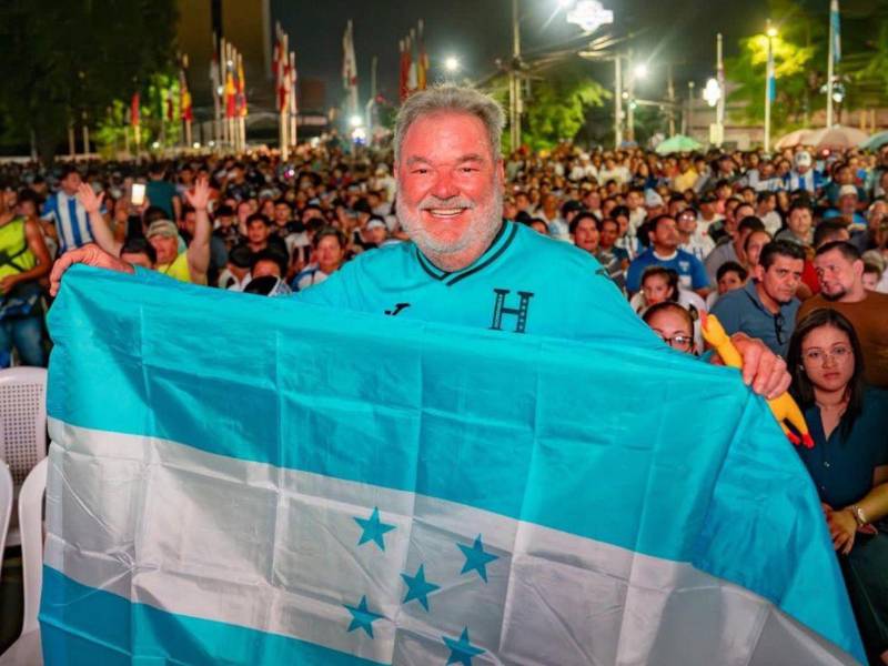 Roberto Contreras instó a la gente a salir a votar este domingo 30 de noviembre.