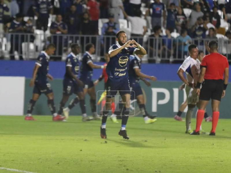 Imágenes del desarrollo del partido.
