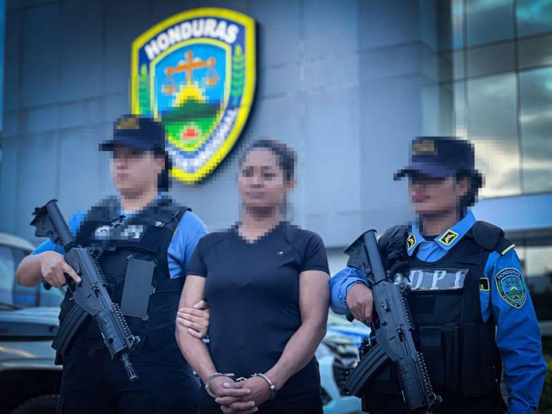 La mujer de 36 años de edad fue capturada por agentes de la Dirección Policial de Investigaciones (DPI) y remitida a las autoridades competentes para continuar con el proceso que establece la ley.