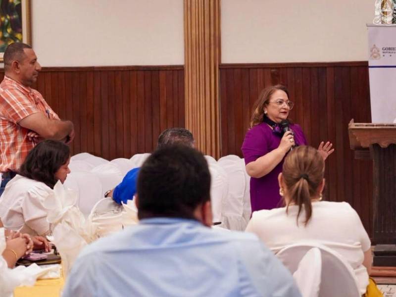 La ministra de Educación, Arely Argueta, participó en la jornada que busca crear acciones para prevenir la violencia en los centros escolares.