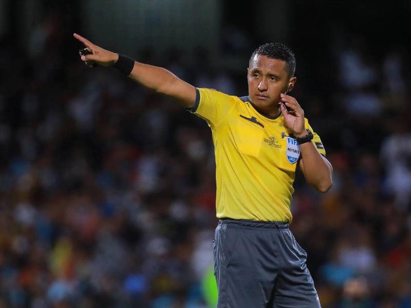 Centroamérica estará presente en la semifinal de la Copa del Mundo entre Francia y España. El salvadoreño Iván Barton pitará el encuentro y hará historia. ¿Qué polémica tuvo con Honduras?