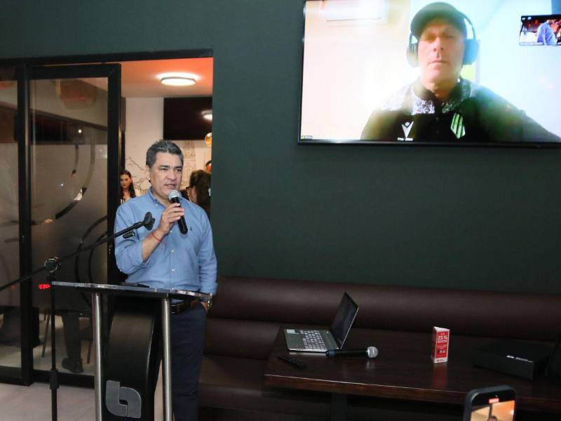 “Empezamos creyendo que se podía traer vino”, recordó Morel, “y así empezó la conversación. Después se fueron integrando algunos amigos y ahora esto es una realidad”.