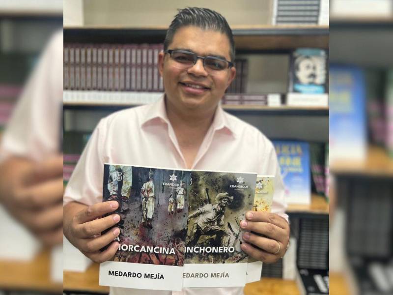 El conocido periodista Rely Maradiaga tiene la trilogía de Los diezmos de Olancho en su biblioteca.