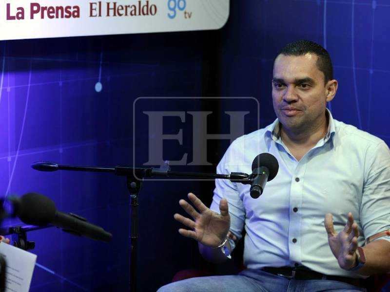 El jefe de bancada cerró su mensaje asegurando que el Partido Nacional defenderá “la voluntad popular” y no permitirá “que se arrebate la democracia ni que se destruya el país”.