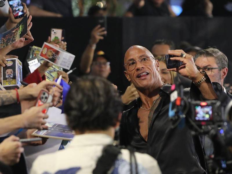 “La energía aquí es contagiosa, se siente la emoción en cada grito. Es el otro lado de un deporte que aman y el otro lado de Dwayne”, exclamó Safdie.