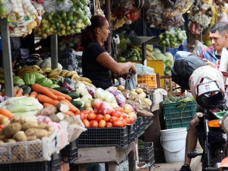 En los diferentes mercados de Honduras, los consumidores ya pagan más por los productos de agrícolas, debido al alto costo de los combustibles.