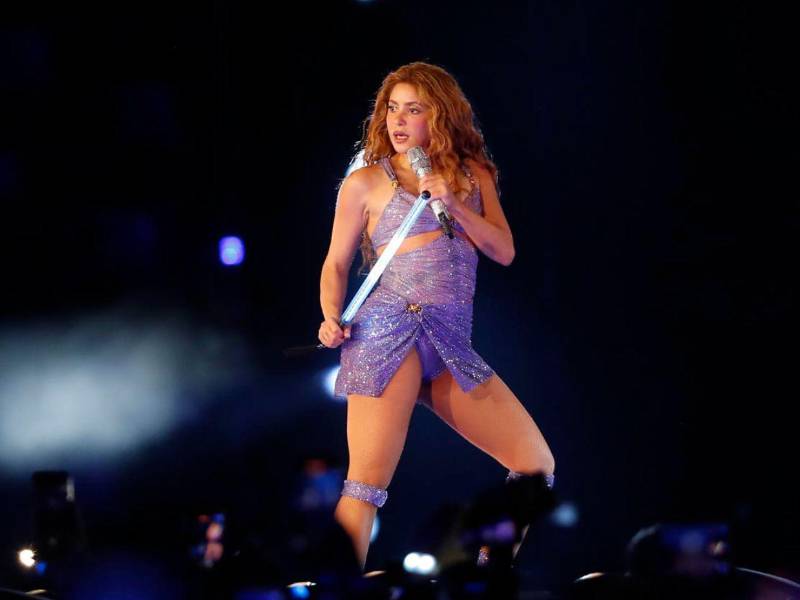 Shakira pisó por primera vez un escenario salvadoreño con un repertorio de 24 canciones que funcionó como retrospectiva de su carrera.