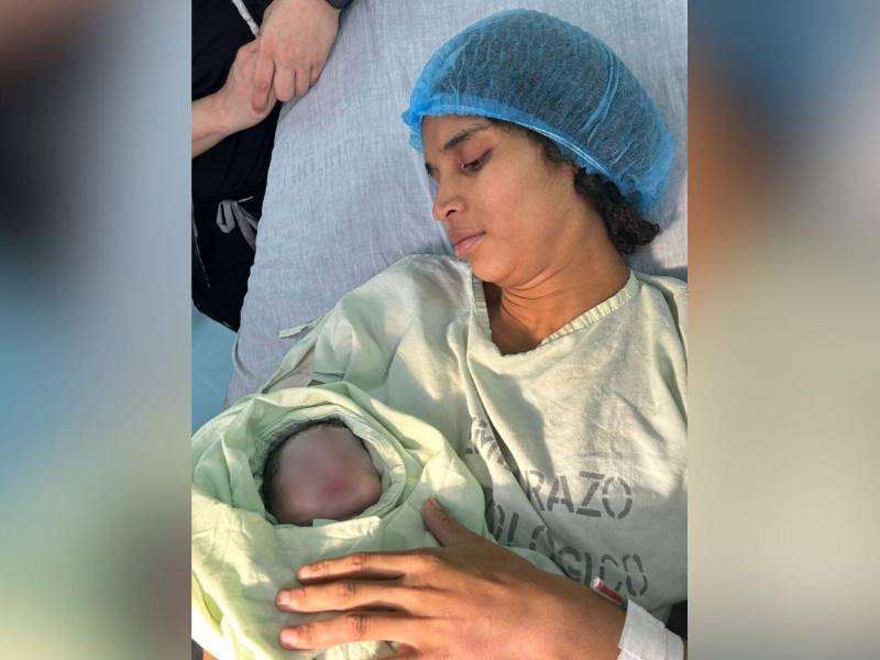 El primer bebé de 2026 en Honduras nace en el IHSS de Tegucigalpa.