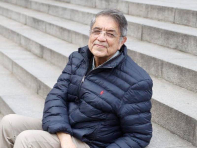 Nacido en Masatepe, Nicaragua, en 1942, ganó el Premio Cervantes en 2017 y en 2025 se alzó con la VI Bienal de Novela Mario Vargas Llosa por su obra El caballo dorado. Reside en Madrid desde que el régimen de Daniel Ortega lo despojó de su ciudadanía y lo obligó al exilio, aunque cuenta con nacionalidad española.
