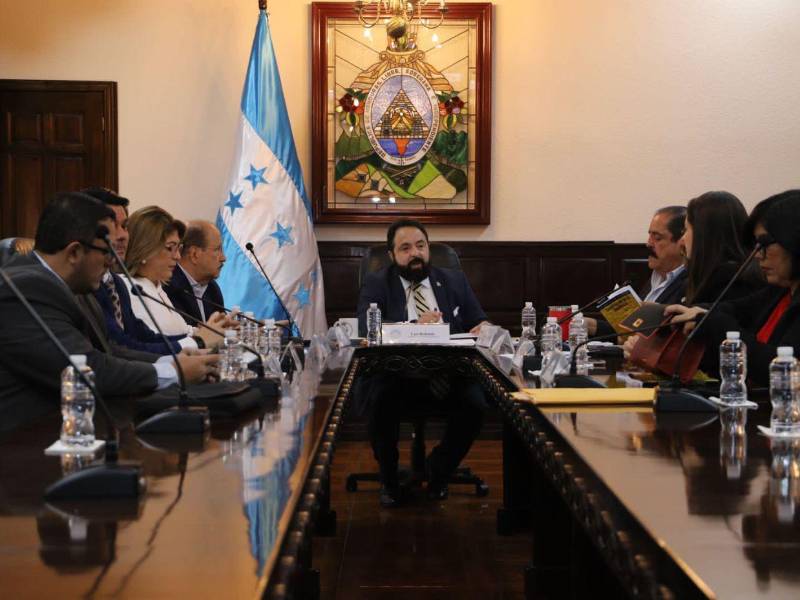 La Fiscalía mantiene investigaciones abiertas contra Luis Redondo y otros 12 exintegrantes de la extinta Comisión Permanente del CN.