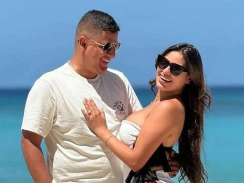 La boda y divorcio de Alejandra Rubio. La presentadora hondureña Alejandra Rubio y el capitán Javian Thompson se casaron a inicios de 2025 en una boda íntima, lo que no terminó siendo nada íntimo fue la separación. El matrimonio que no superó los tres meses, finalizó de la peor manera.