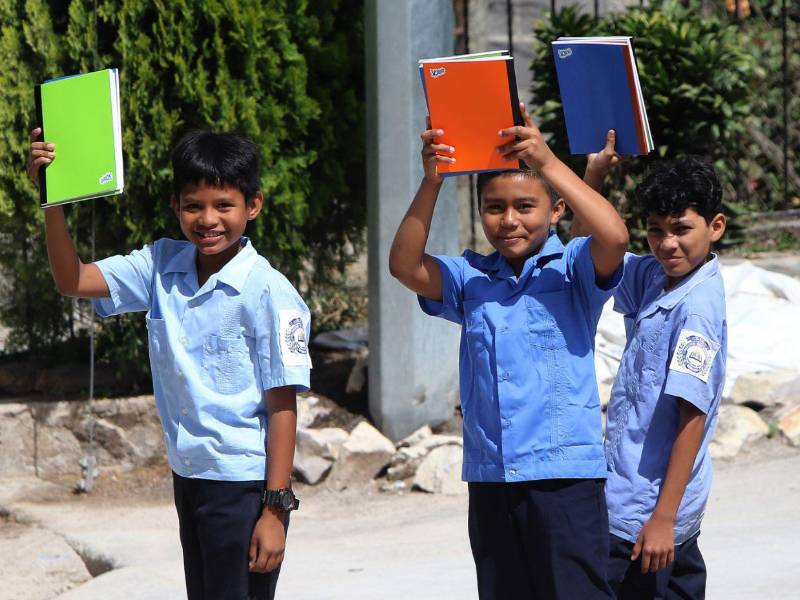 Miles de niños reciben cuadernos de la campaña Maratón del Saber impulsada por EL HERALDO.