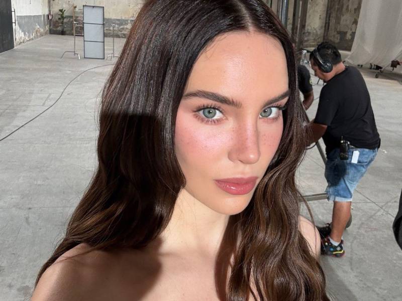 Belinda encabeza la lista Los 50 más bellos 2026 de People en Español, que también premia a Karol G, Zoe Saldaña, Dayanara Torres y Karim López en las categorías de música, actuación, TV y deporte.