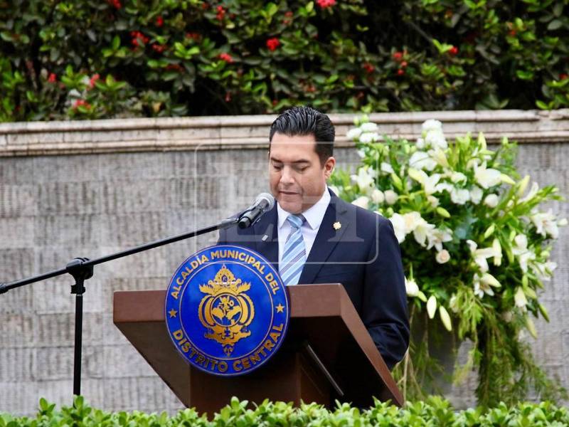 El edil capitalino dio lectura al Acta de Independencia redactada el 15 de septiembre de 1821 y que dio independencia a la República de Honduras.