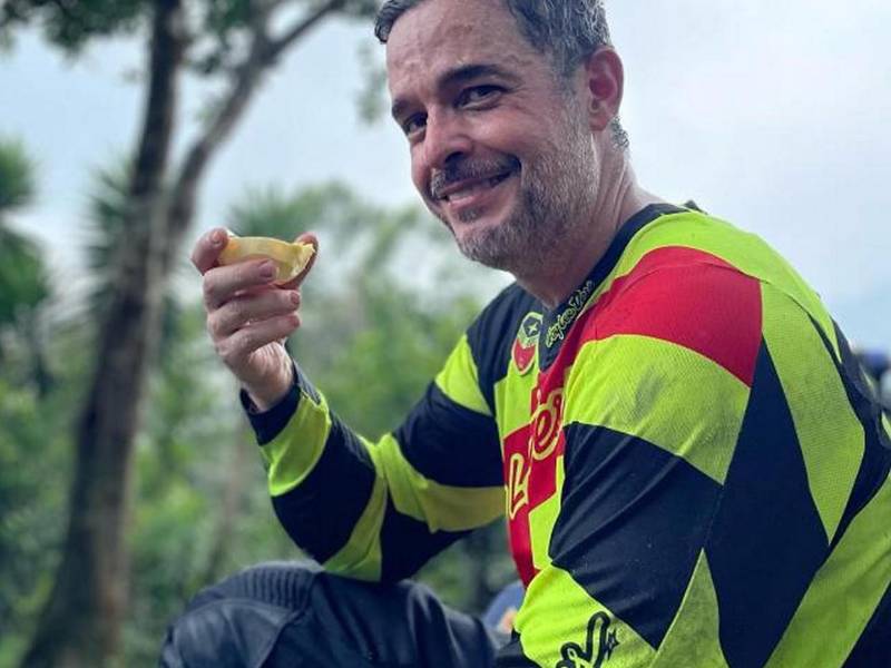 El reconocido ginecólogo y obstetra Sergio Bendaña, amante de la medicina y el motocross, posteó semanas atrás: “Dios ha sido bueno conmigo”, un mensaje que hoy cobra mayor significado tras el accidente que lo mantiene en cuidados intensivos.