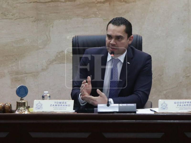 Zambrano anunció la creación de una comisión de reformas orgánicas al Congreso y adelantó que una de las primeras decisiones será la eliminación de la comisión permanente.